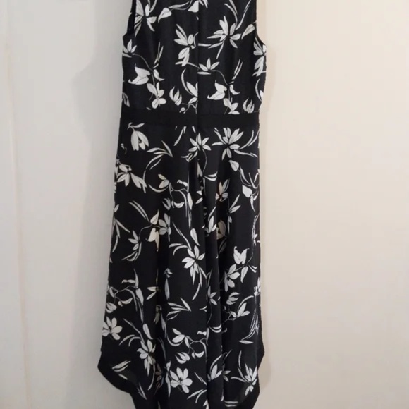 Banana Republic Floral Handkerchief Hem Dress - Picture 5 of 5